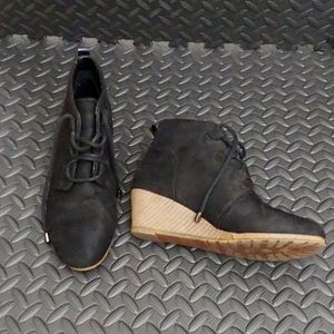 EUC * JESSICA CLINE * SUEDE BOOTIES * LACE UP * SIZE 7M * 2.5" HEEL 😍